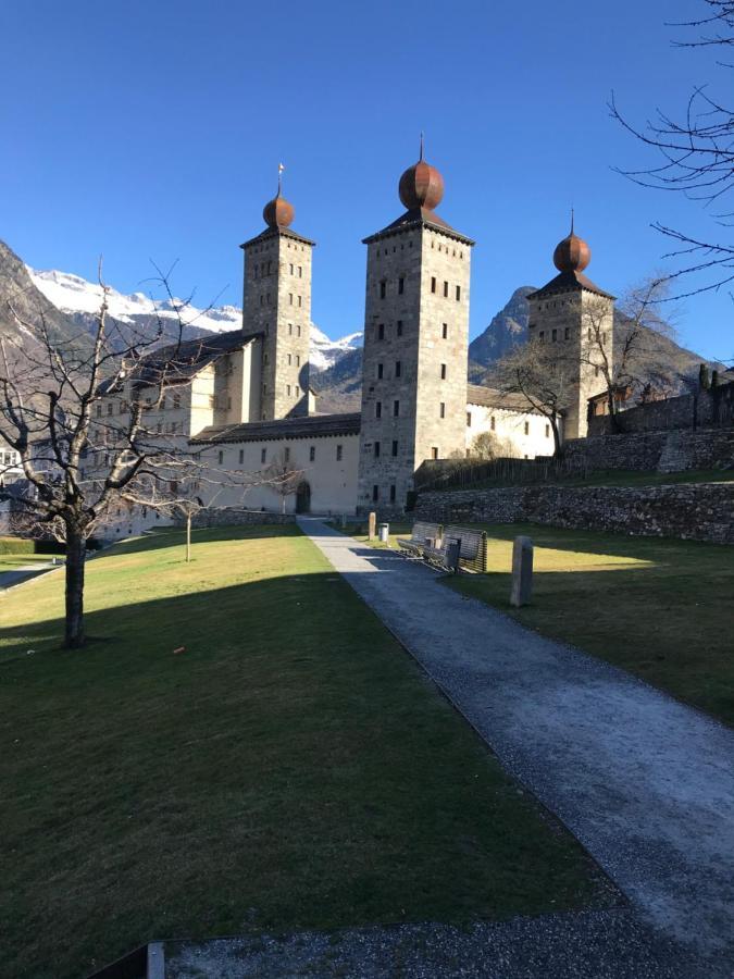Brig City Mountain View Bagian luar foto